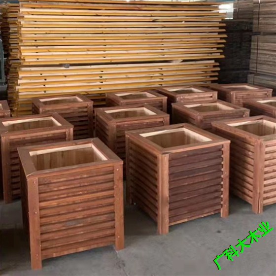 太原花箱廠(chǎng)家直銷(xiāo)：鋁合金花箱和防腐木花池的哪個(gè)好？ 