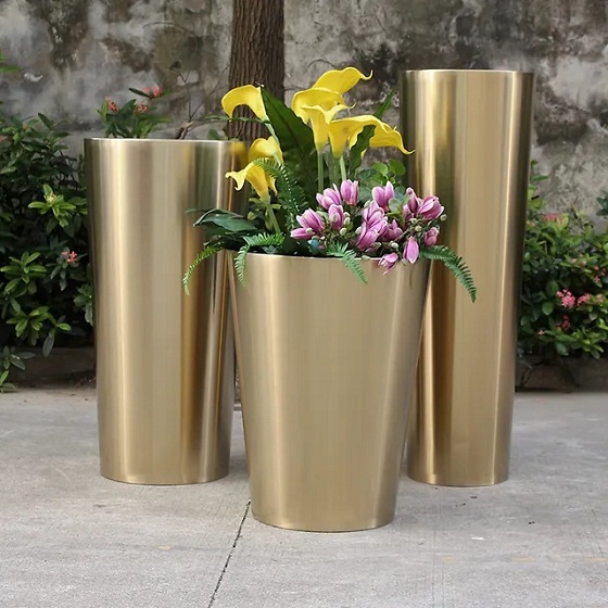 太原金屬花箱銷(xiāo)售廠(chǎng)家：不銹鋼花箱的優(yōu)勢(shì) 